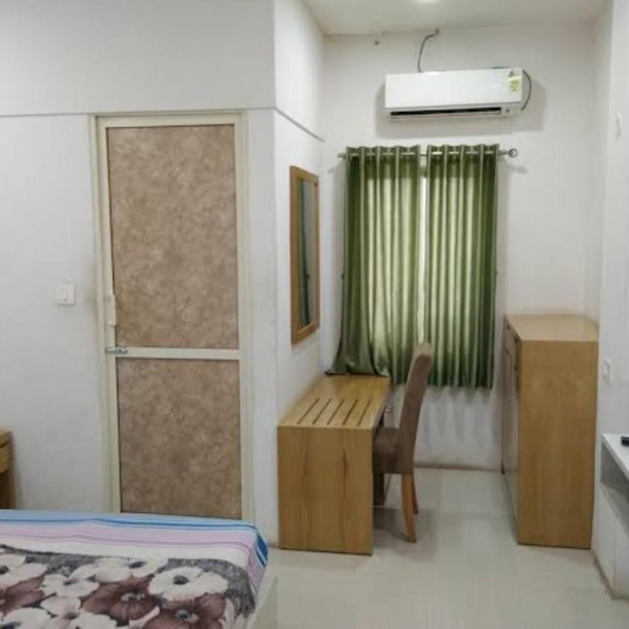 Divya Jyot Residency Bhuj Exterior foto